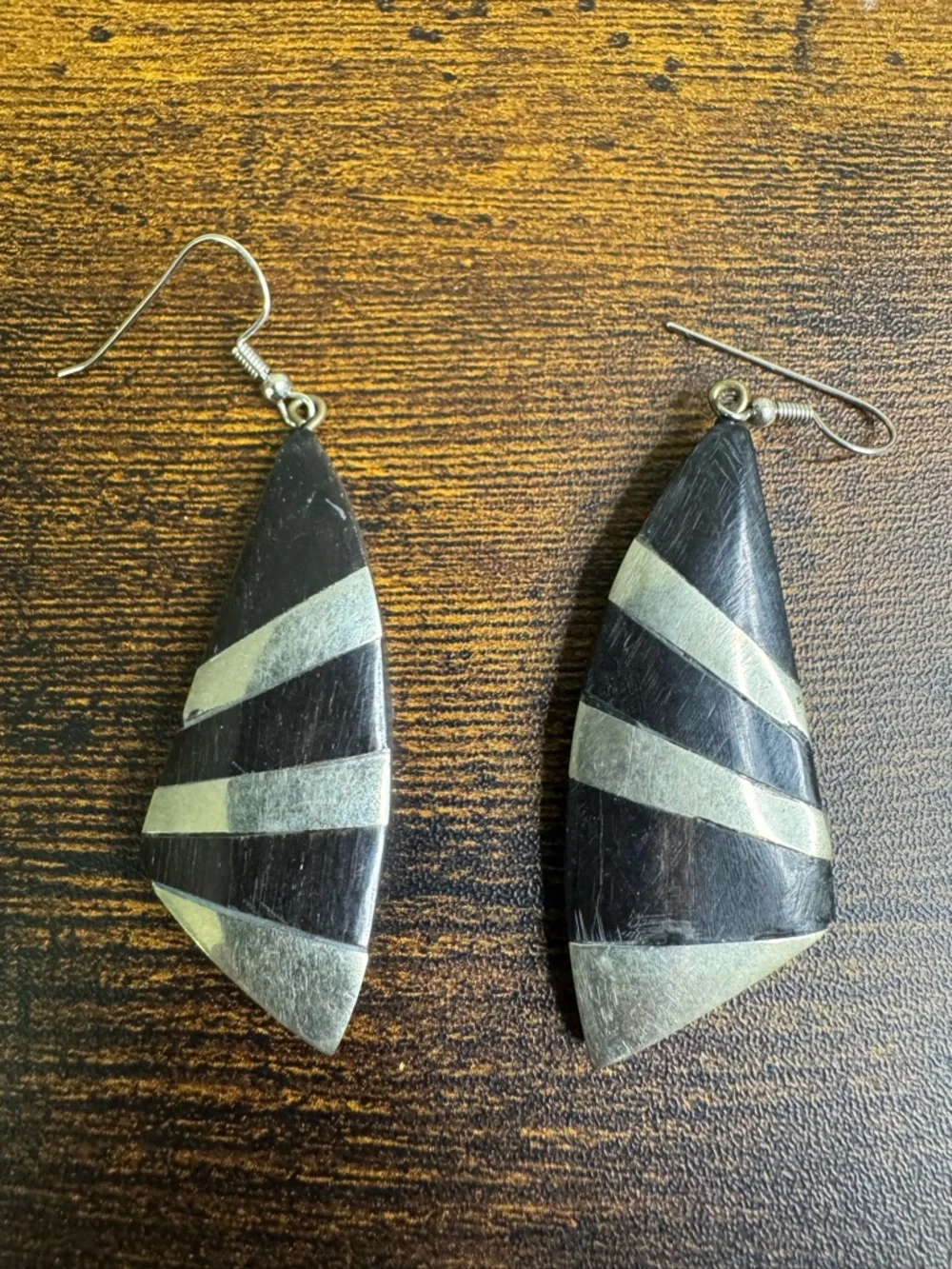 🍄Hand Crafted Black and Silver Geometric Inlay Dangle Earrings - Simulated Horn - Picture 2 of 7